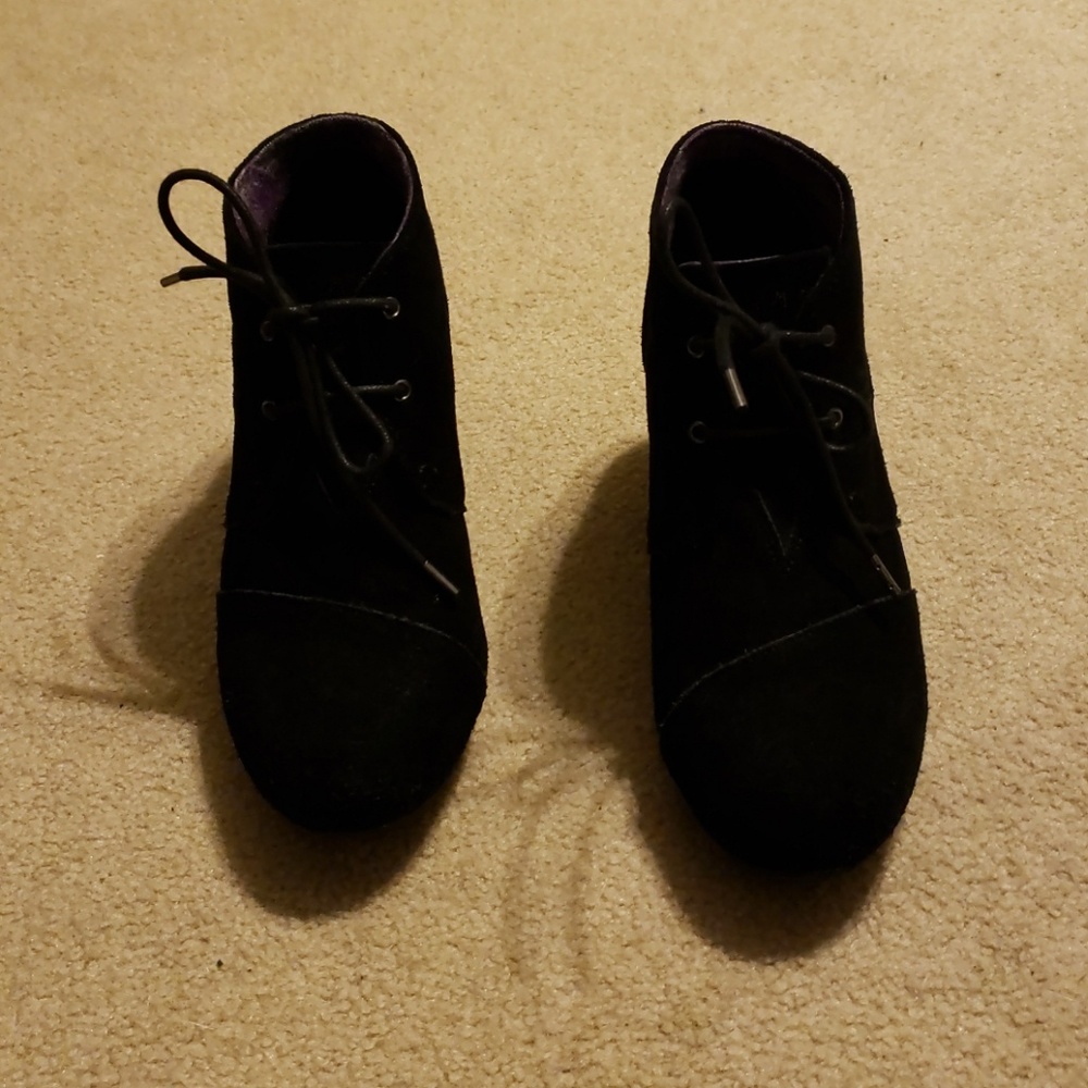 Women's suede wedge booties
